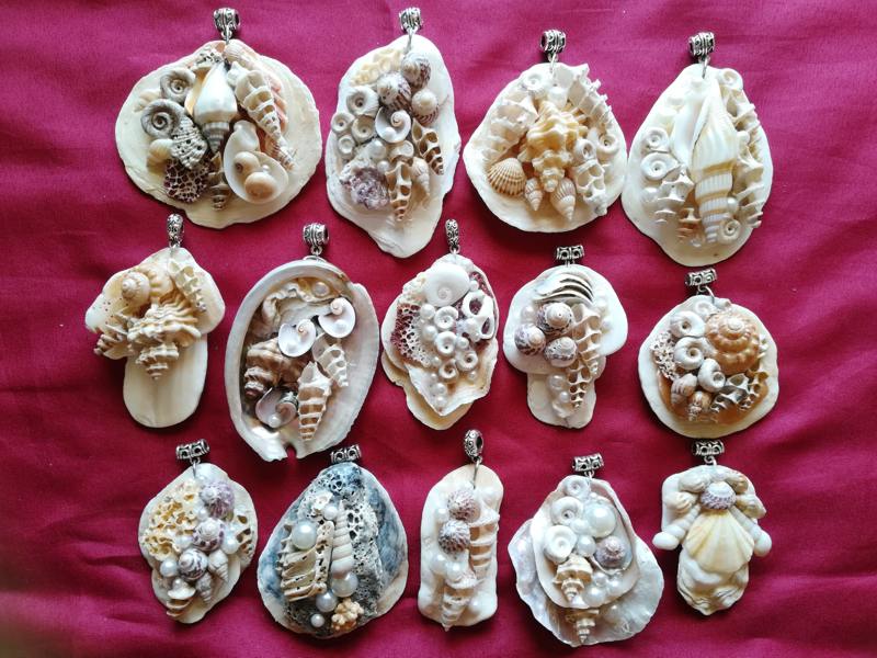 Foto os souvenirs de Portugal - bijuteria de conchas