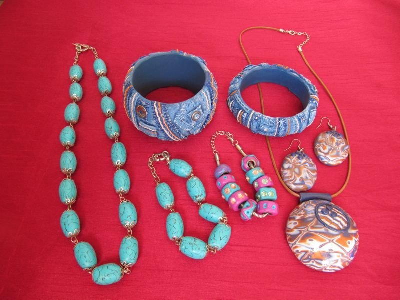 Foto de Bijuteria de argila de polímero usando a técnica Mokume Gane e jeans de imitação