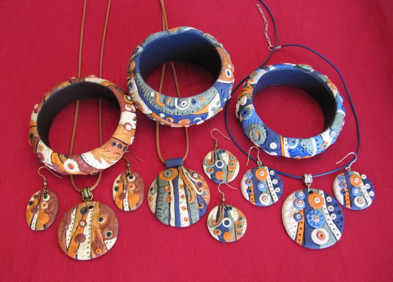 Fotos de itens de cerâmica plástica no estilo etno e no estilo Boho